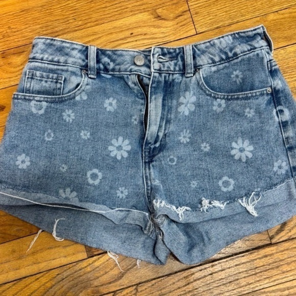 PacSun High Rise Floral Bleach Denim Cutoff Shorts – Size 28 – Distressed